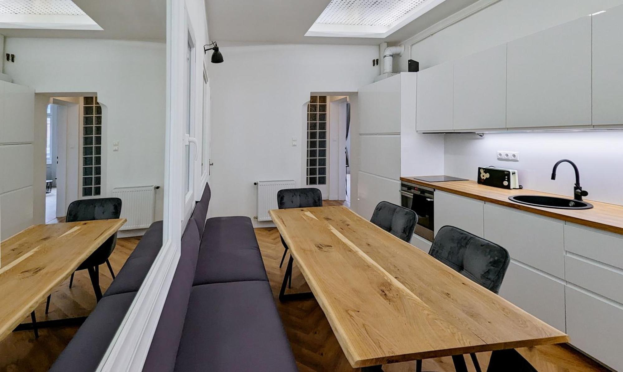 Апартаменти Pedestrian Apartment, The Location Будапешт